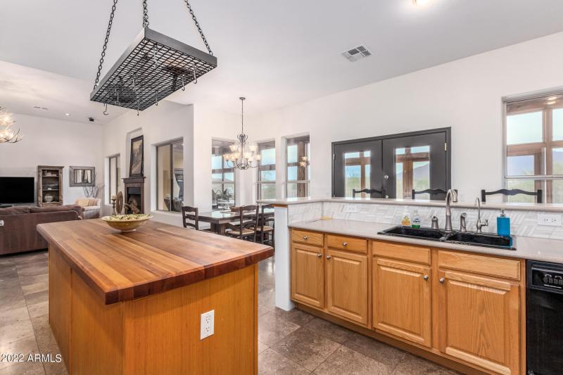 0006-6 - Red Dog 5872