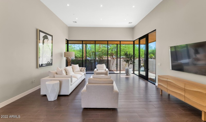 10195 E Cactus Rd-large-008-016-10195 E