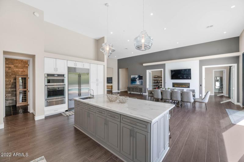 10195 E Cactus Rd-large-016-033-10195 E