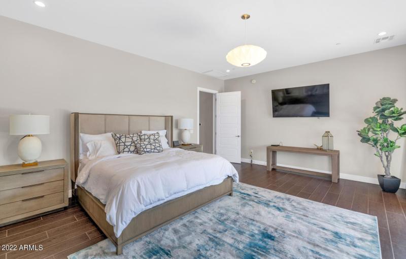 10195 E Cactus Rd-large-021-029-10195 E