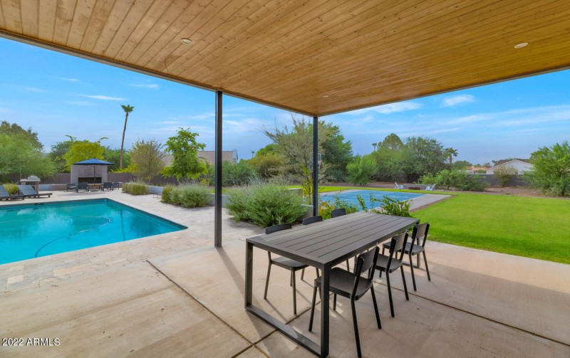 10195 E Cactus Rd-large-041-021-10195 E