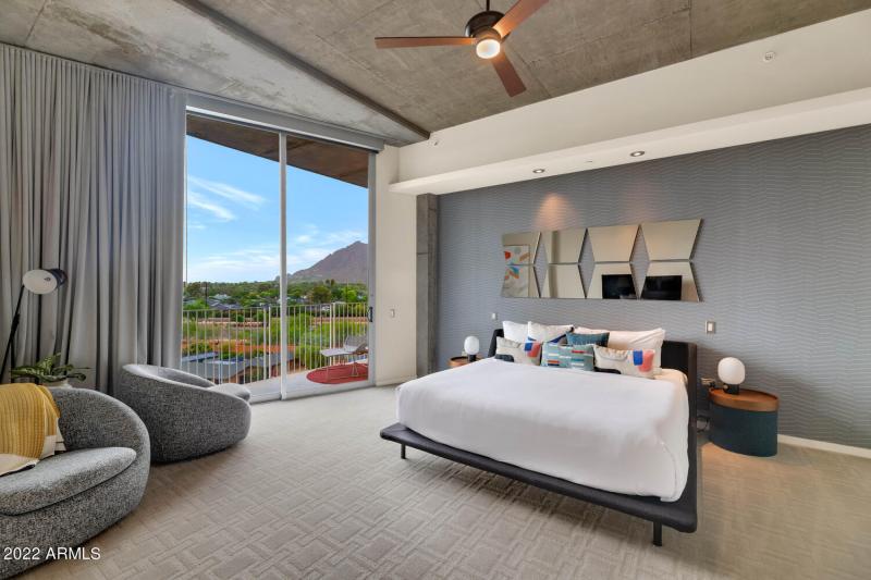 6850 E Main St-large-016-030-Hotel Valle