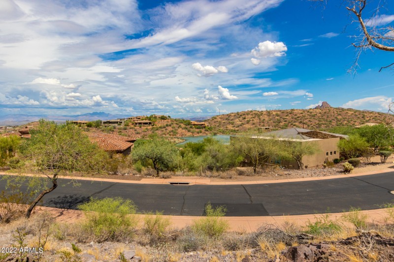 0003-4 - Lava Bluff