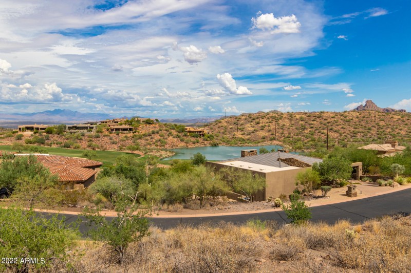 0005-6 - Lava Bluff