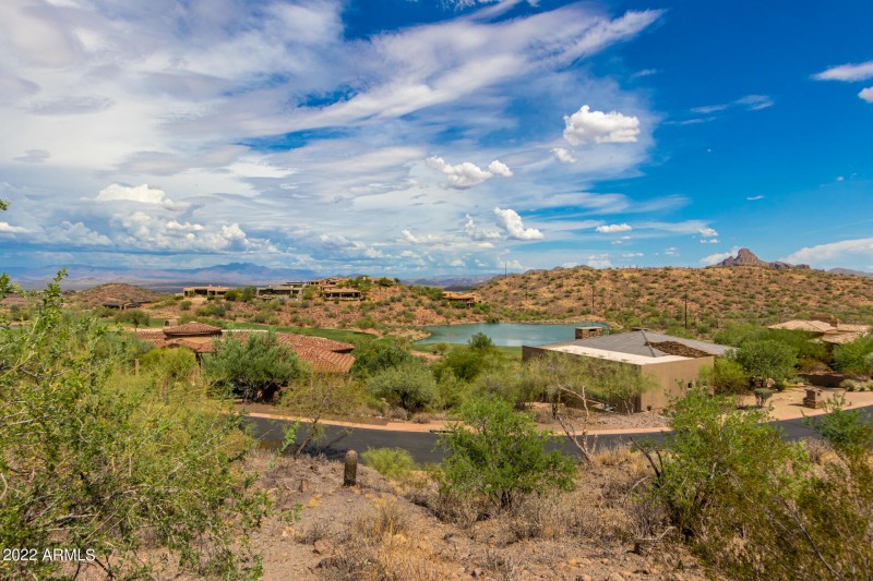 0006-5 - Lava Bluff