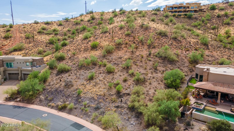 0016-2 - Lava Bluff