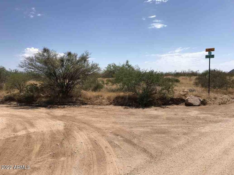 216.77.044 18.34 Acres SEC of Redbird Rd