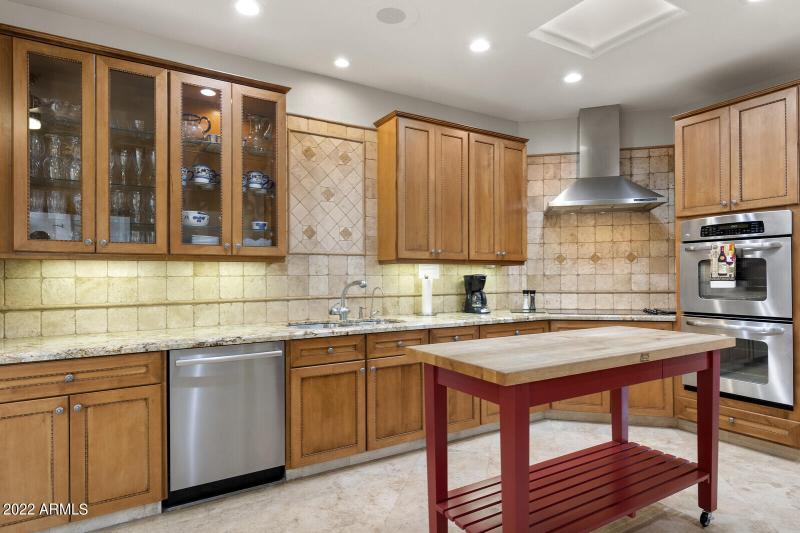 14_23010_N_86th_St__12_mls