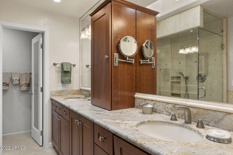 24_23010_N_86th_St__21_mls