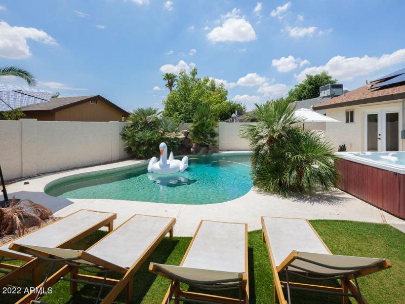 PROPERTYIMAGECO_6839EKeltonLn_WEB-13