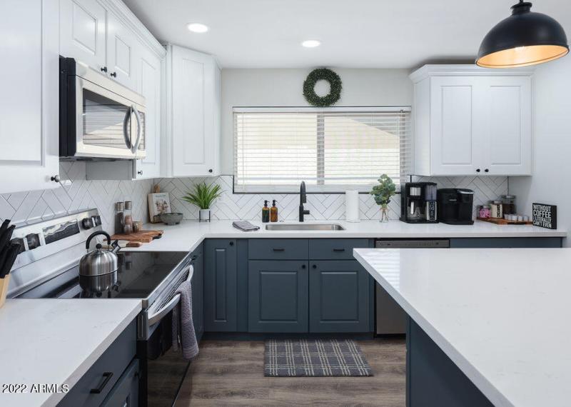 PROPERTYIMAGECO_6839EKeltonLn_WEB-44