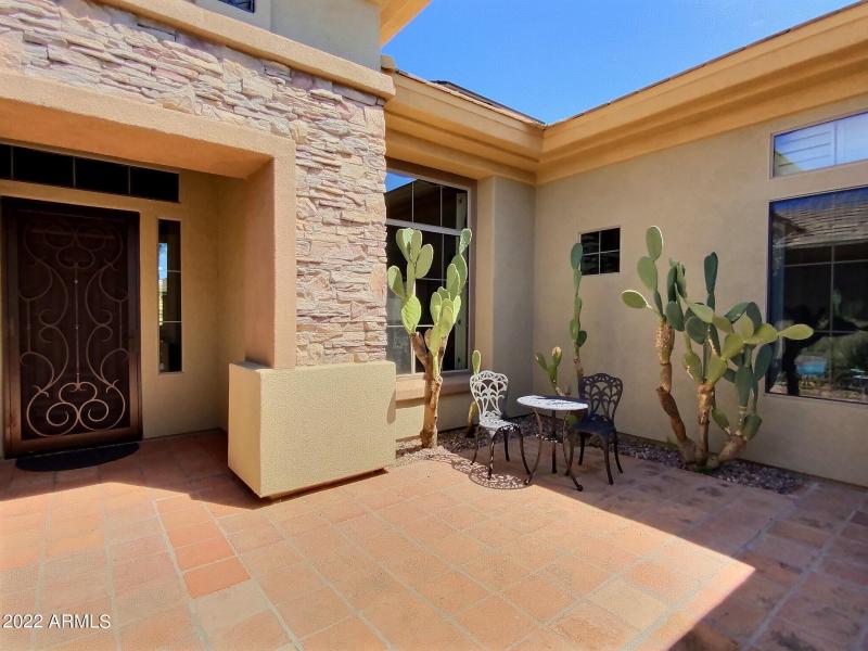 1946 W Eastman - Courtyard a