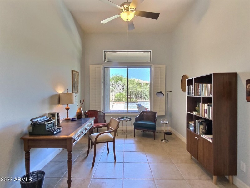 1946 W Eastman - Den