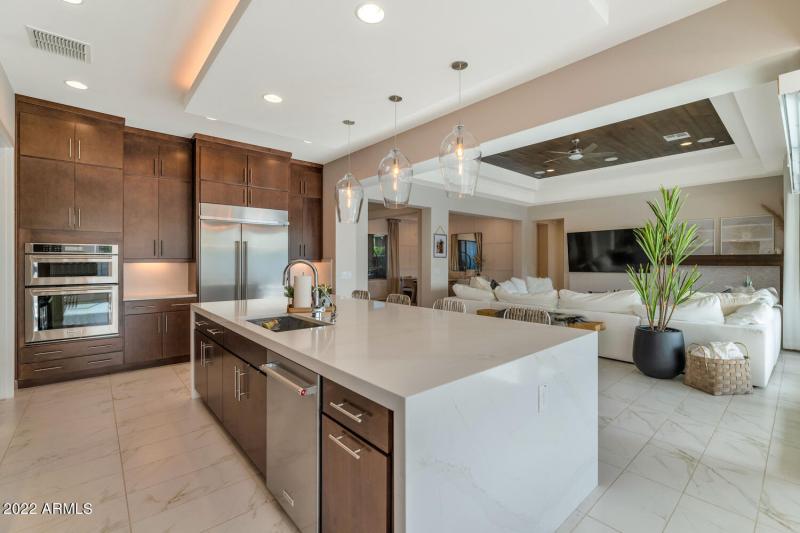 2855 E Los Gatos Dr-large-013-034-2855 E