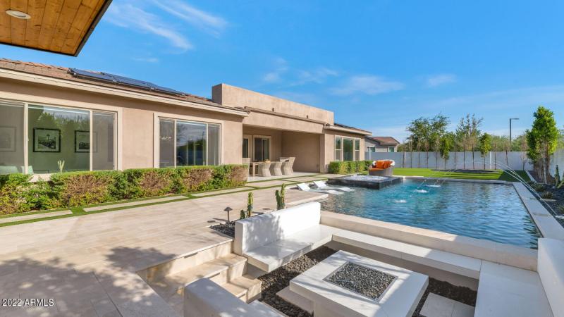 2855 E Los Gatos Dr-large-044-025-2855 E