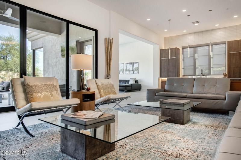 15_19823_N_83rd_Pl__16_mls