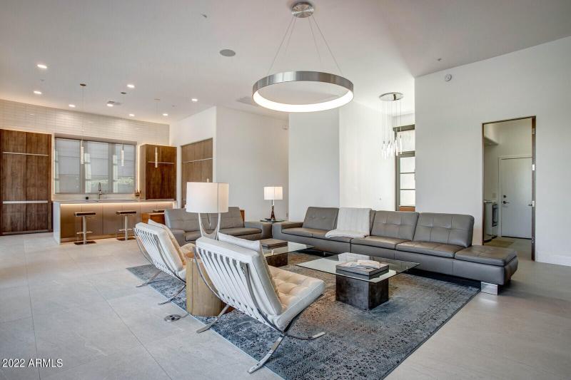 12_19823_N_83rd_Pl__13_mls