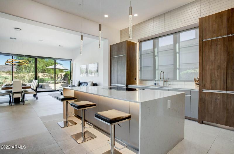 33_19823_N_83rd_Pl__33_mls