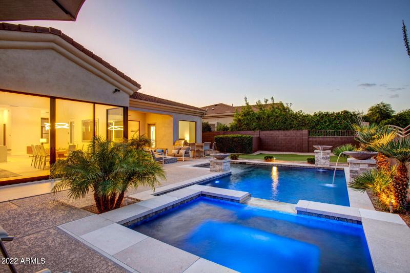 87_19823_N_83rd_Pl__87_mls