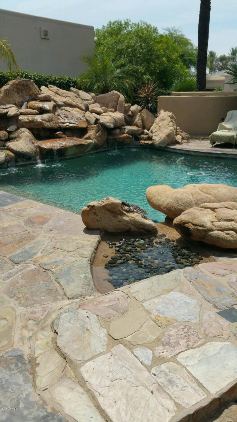 POOL WATER FOUNTAIN