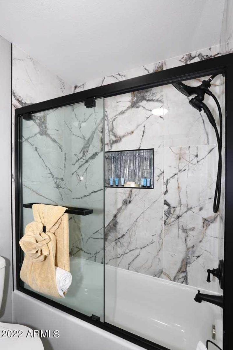 Master Bath-Tub