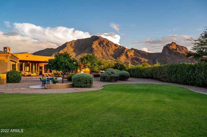 CAMELBACK MOUNTAIN VIEWS