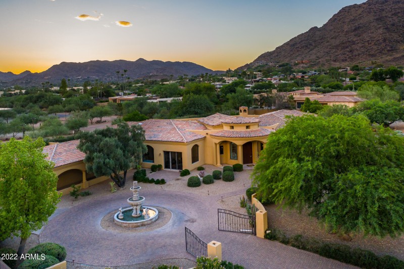 Private front courtyard entry