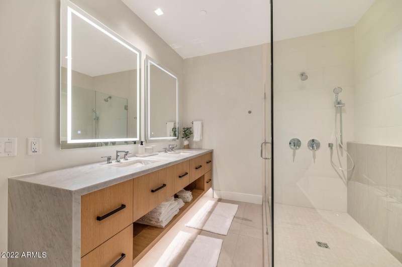 6331 E Phoenician Blvd-large-041-040-633