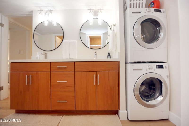 Master with Dual Sinks