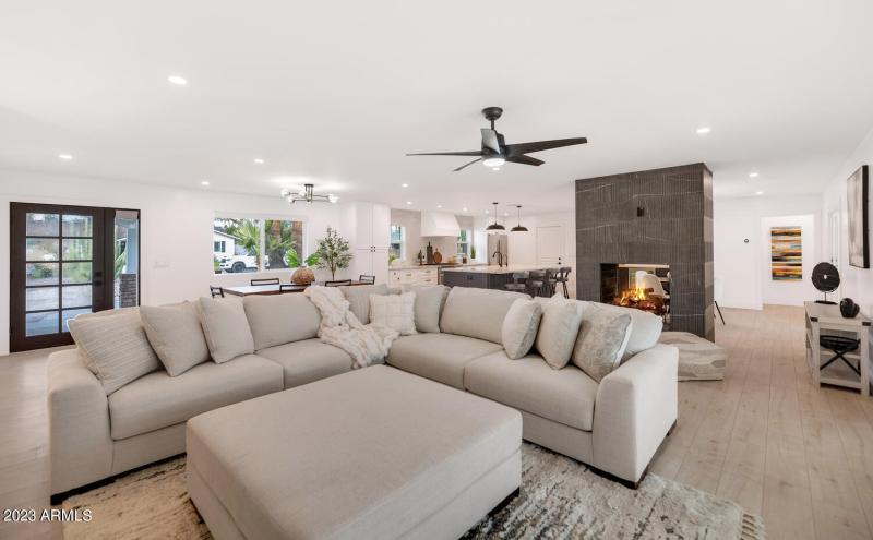 5311 N Woodmere Fairway-large-008-020-53