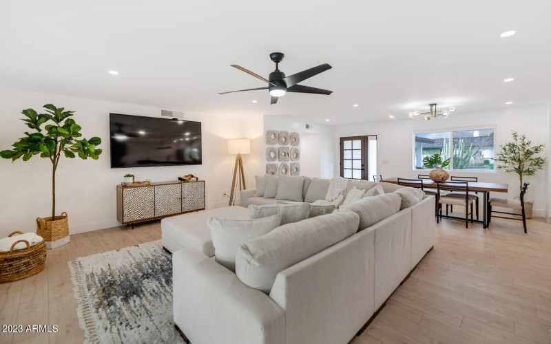 5311 N Woodmere Fairway