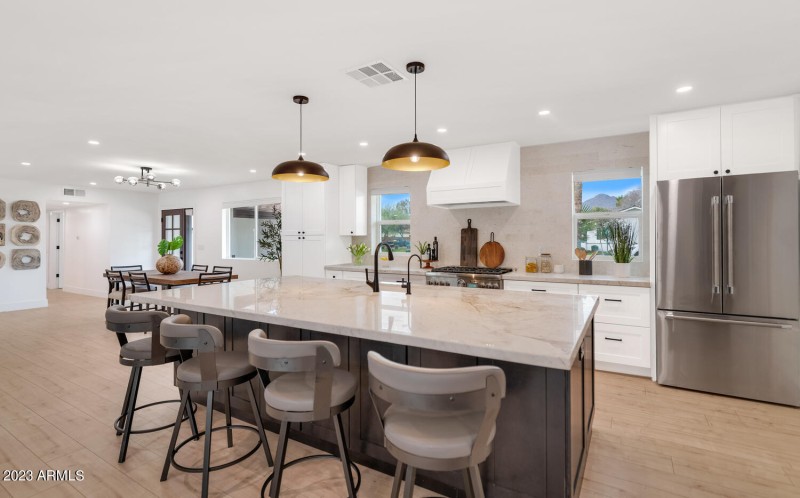 5311 N Woodmere Fairway-large-012-040-53