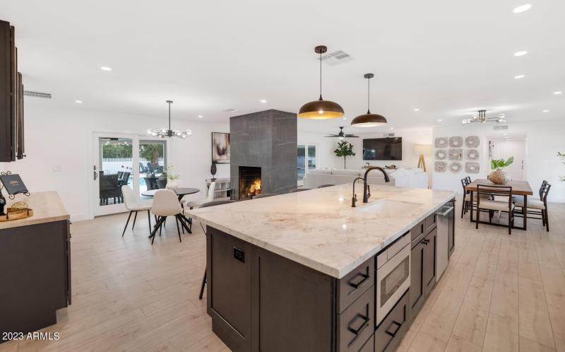 5311 N Woodmere Fairway-large-015-024-53