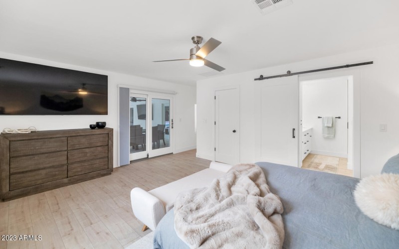 5311 N Woodmere Fairway-large-019-029-53