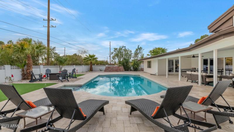 5311 N Woodmere Fairway-large-033-017-53