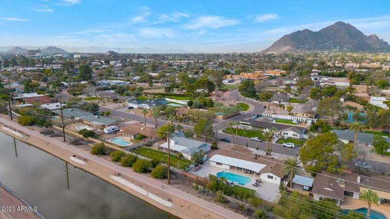 5311 N Woodmere Fairway-large-038-004-53