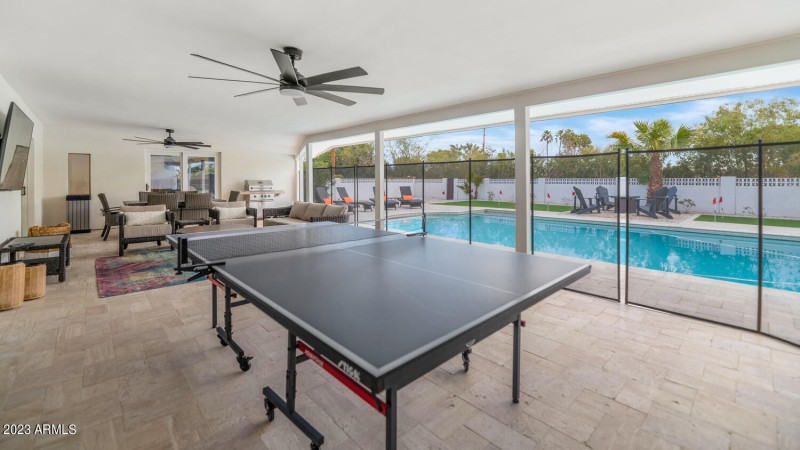 5311 N Woodmere Fairway-large-039-012-53