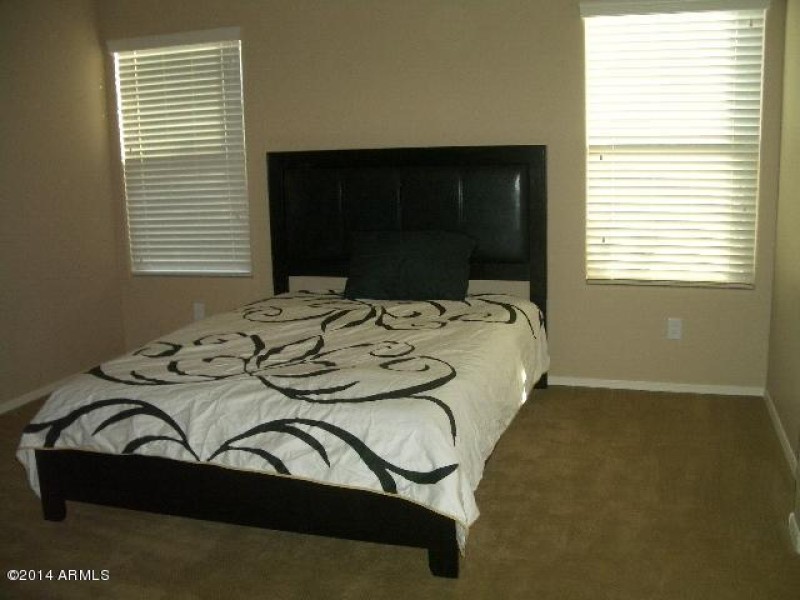 Master Bedroom-Queen