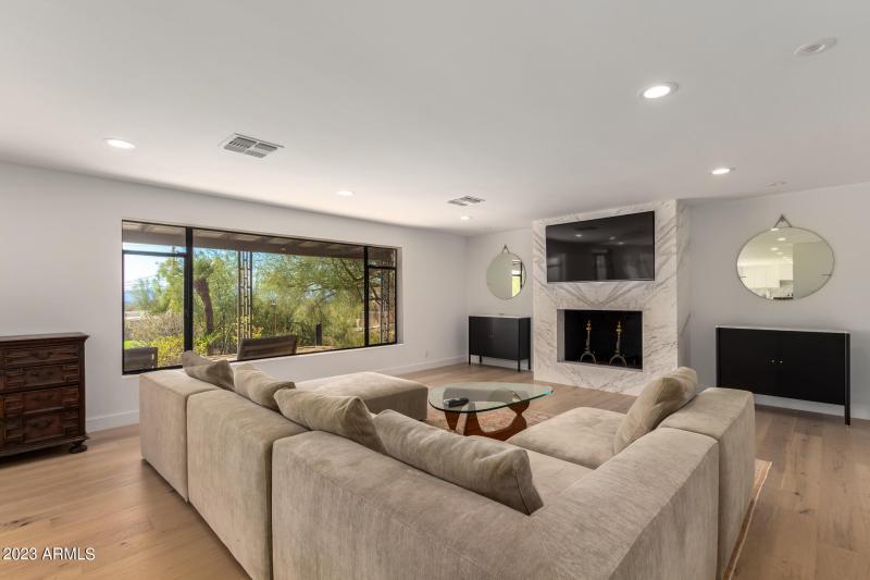 0023-06 - Saddle Rock