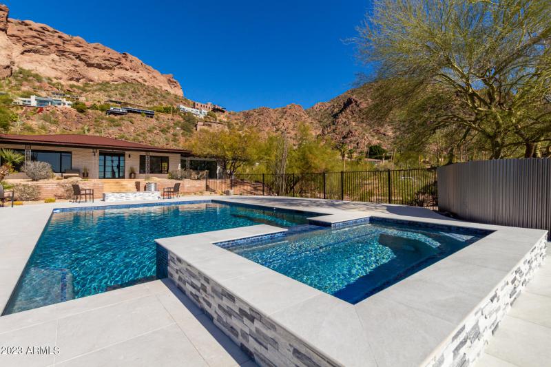 0052-34 - Saddle Rock