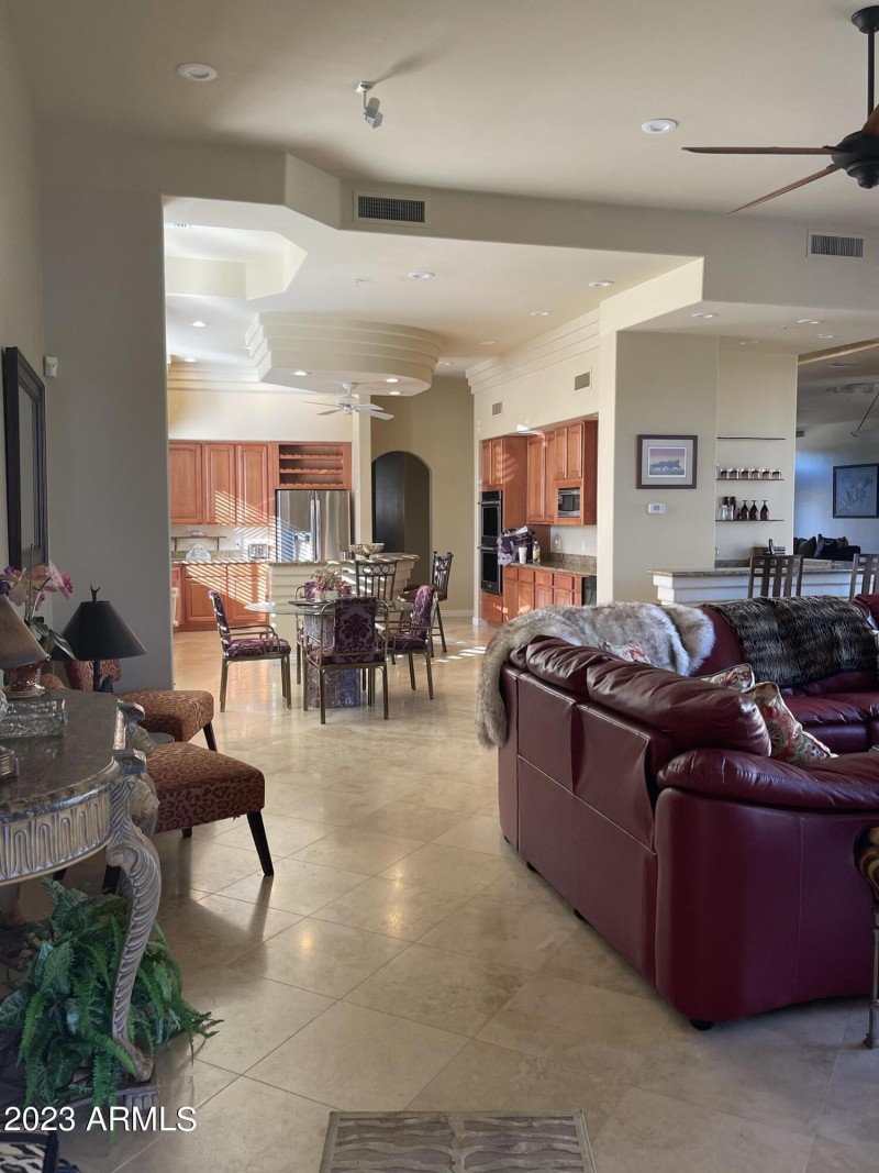 GARAGE FAMILY ROOM LOOING INTO KITCHEN