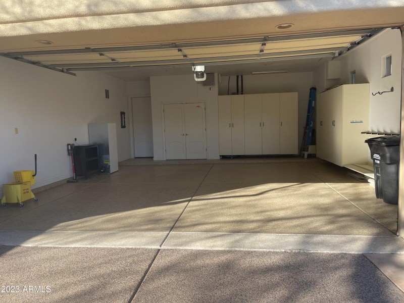 EPOXIED GARAGE FLOOR