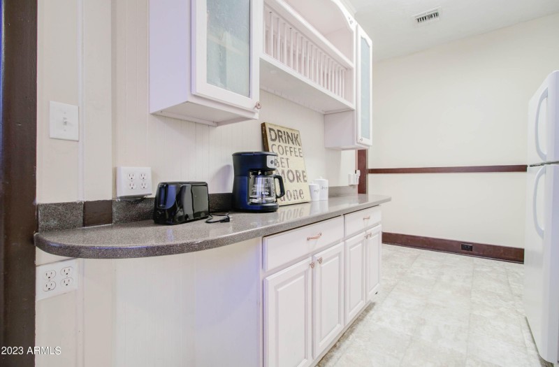 365 S Broad St Interior-11