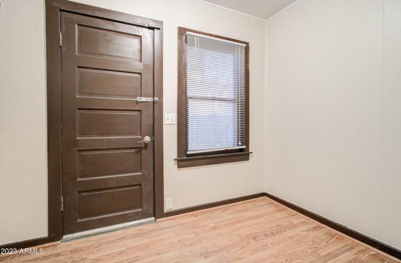 365 S Broad St Interior-21