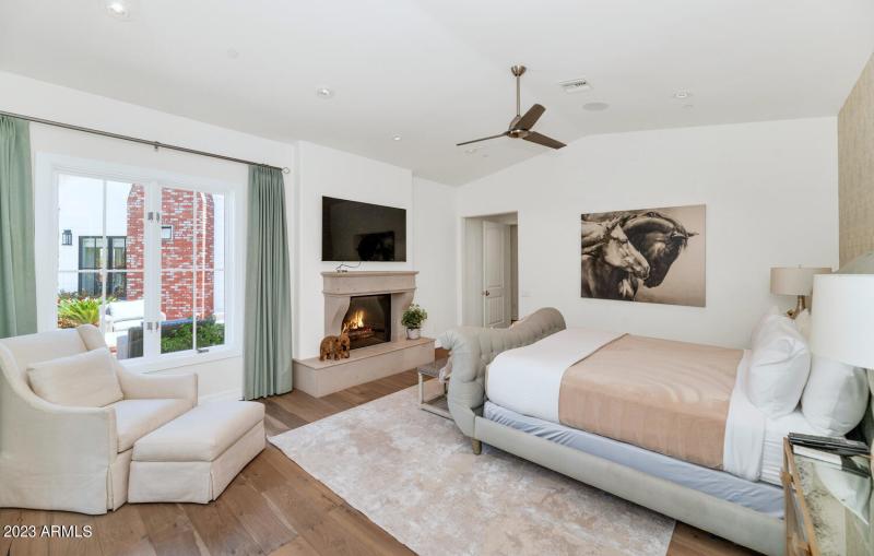 4202 N 64th St-large-024-018-4202 N 64th