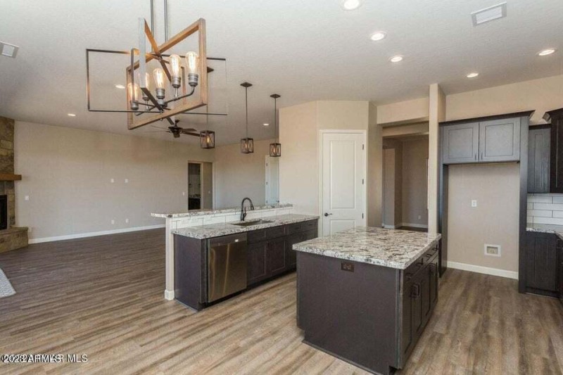 Kitchen / Living