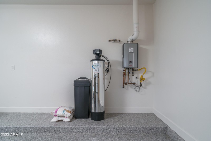 36) H20 SOFTENER _ TANKLESS