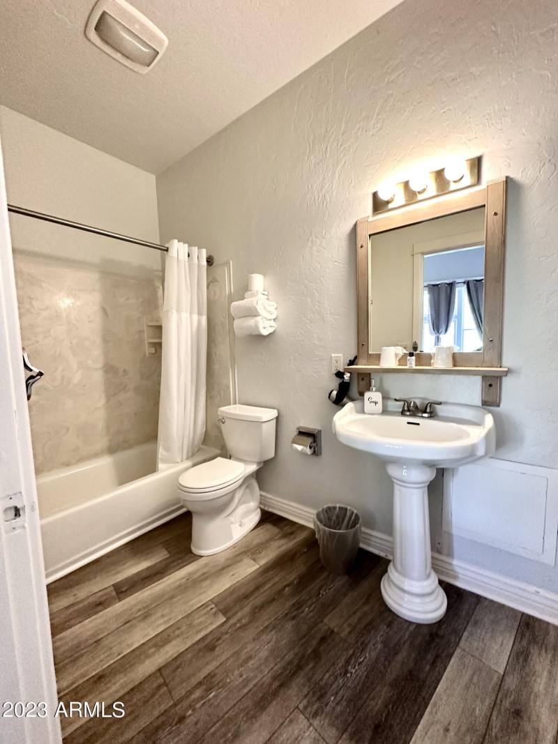 Room Five Ensuite Bathroom