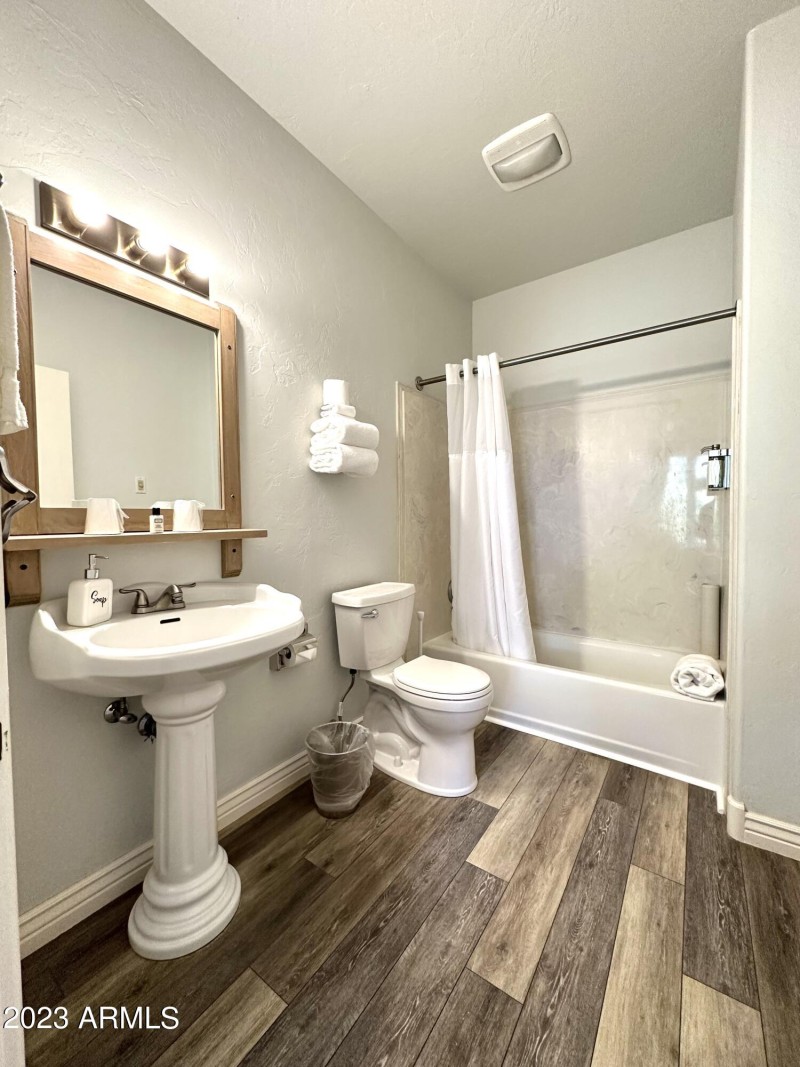 Room Six Ensuite Bathroom