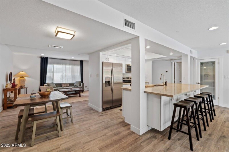 Open Kitchen with Breakfast Bar